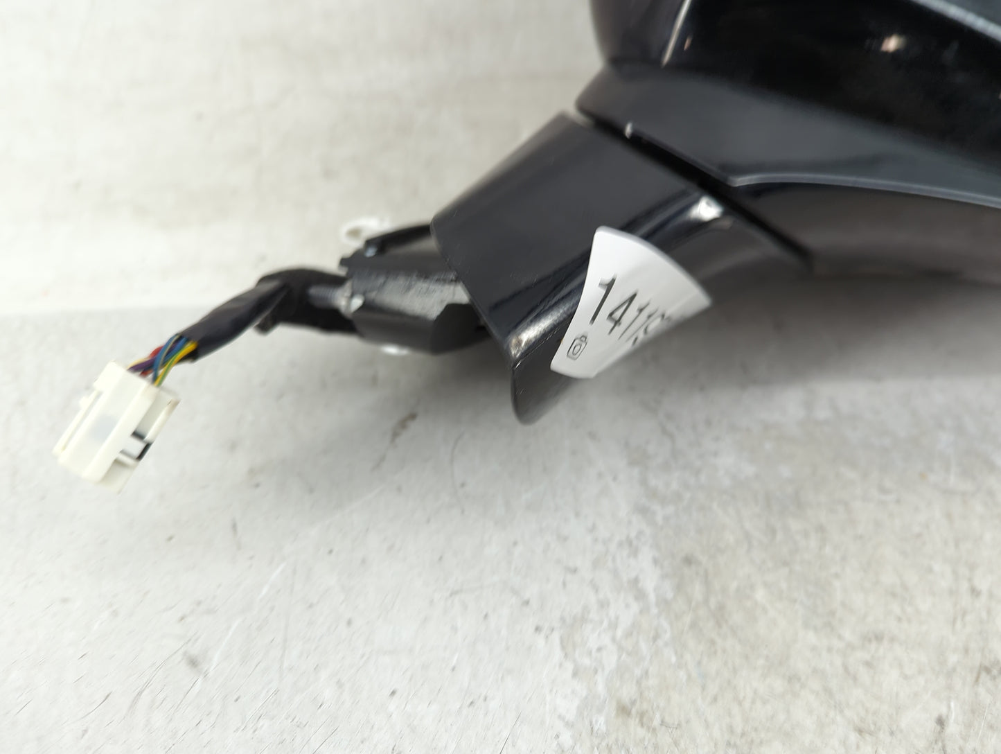 2019 Hyundai Santa Fe Driver Side View Mirror - Left Door Mirror OEM Used - Oemusedautoparts1.com