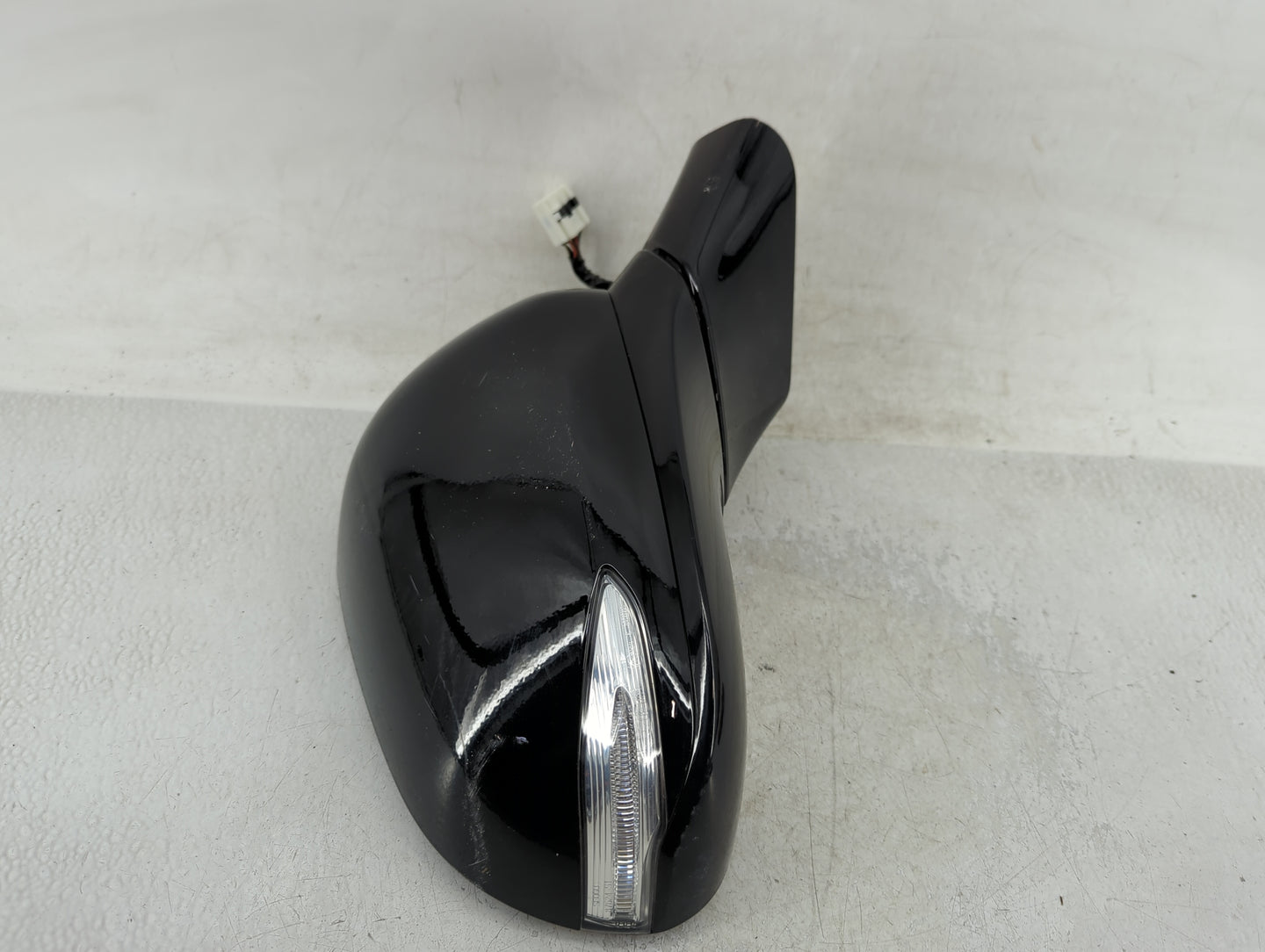 2017-2019 Hyundai Santa Fe Driver Side View Mirror - Left Door Mirror OEM Used - Oemusedautoparts1.com