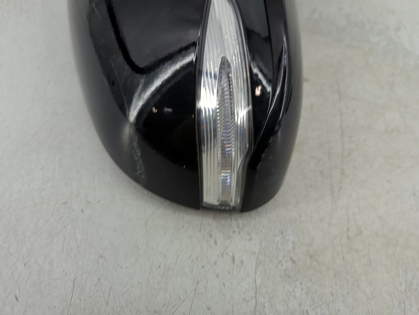 2017-2019 Hyundai Santa Fe Driver Side View Mirror - Left Door Mirror OEM Used - Oemusedautoparts1.com