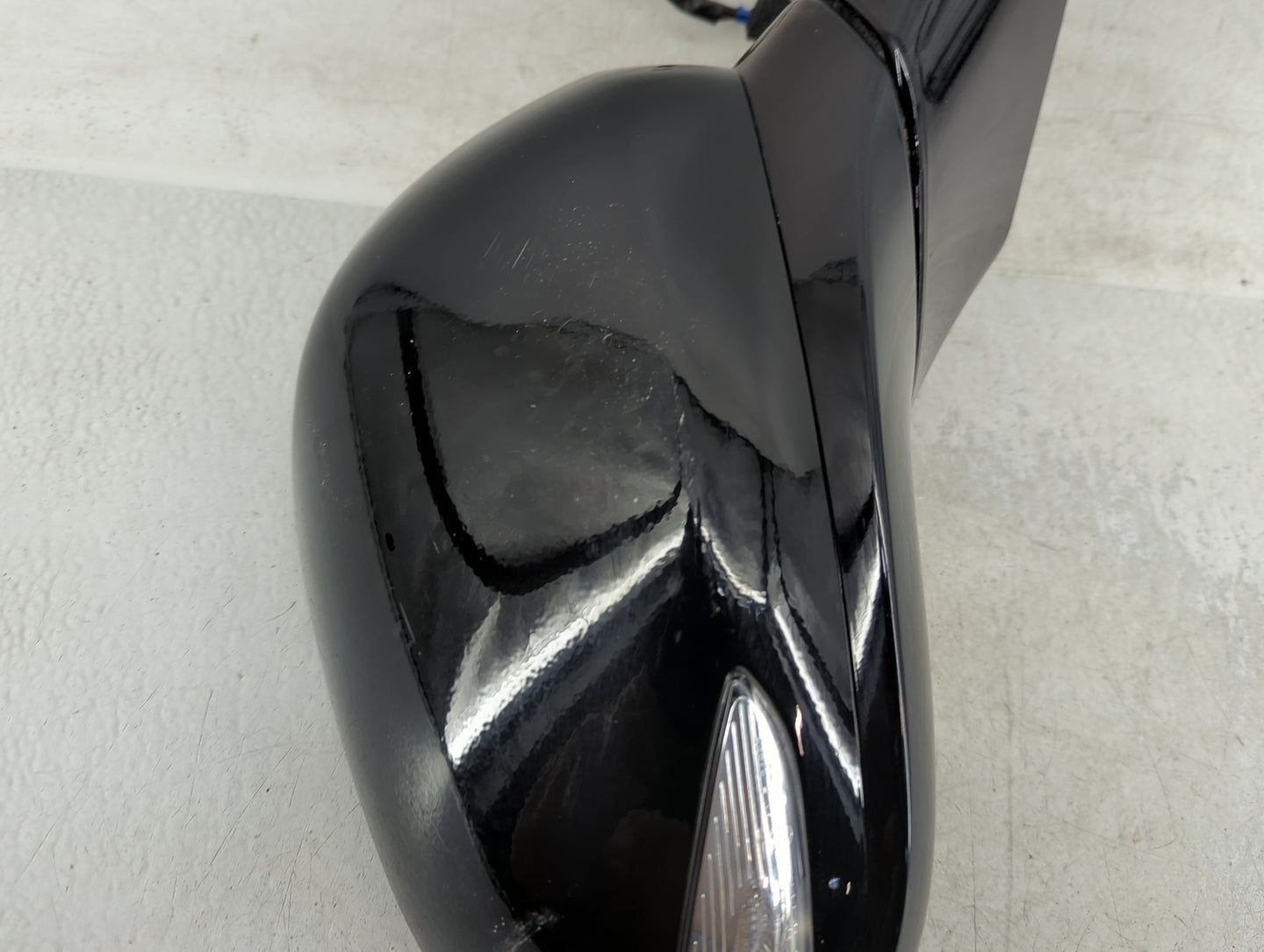 2017-2019 Hyundai Santa Fe Driver Side View Mirror - Left Door Mirror OEM Used - Oemusedautoparts1.com