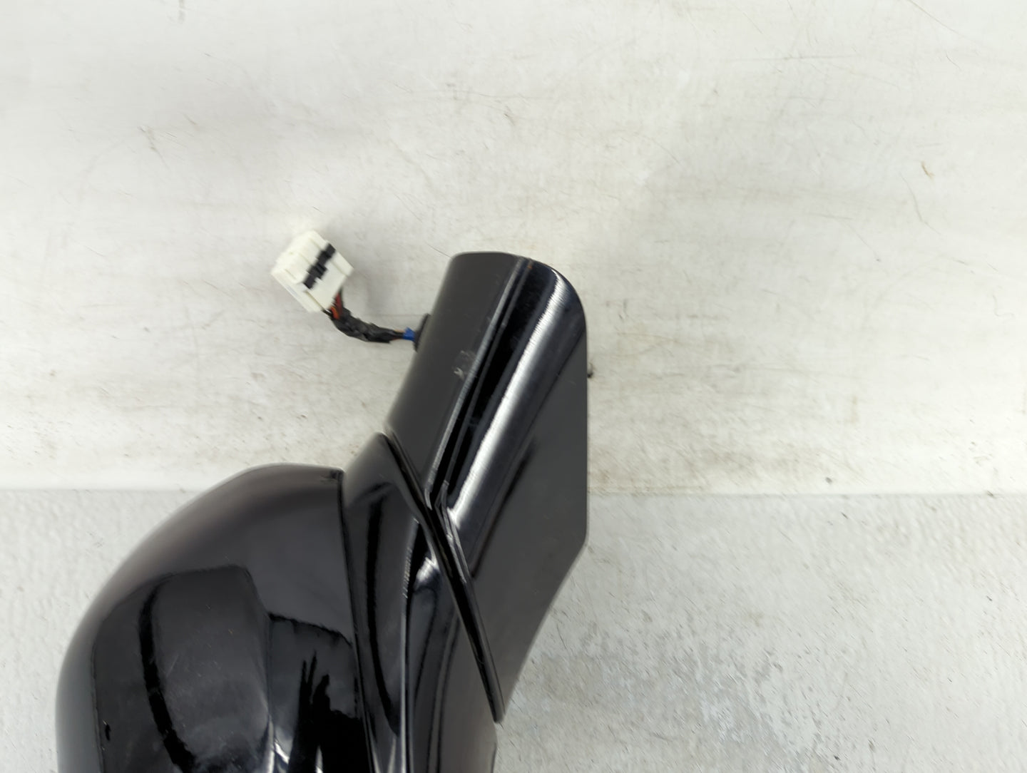 2017-2019 Hyundai Santa Fe Driver Side View Mirror - Left Door Mirror OEM Used - Oemusedautoparts1.com