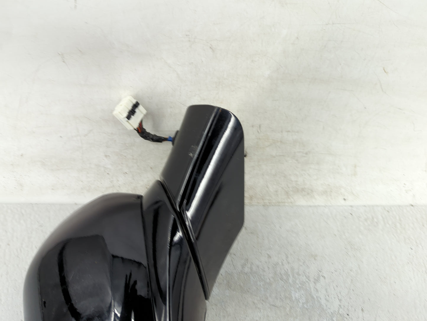 2017-2019 Hyundai Santa Fe Driver Side View Mirror - Left Door Mirror OEM Used - Oemusedautoparts1.com