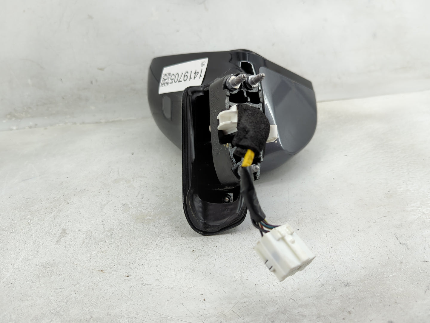 2019 Hyundai Santa Fe Driver Side View Mirror - Left Door Mirror OEM Used - Oemusedautoparts1.com