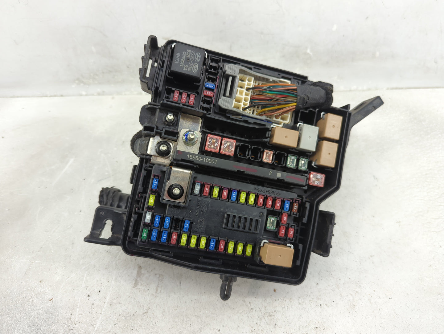2019-2020 Hyundai Santa Fe Fusebox Fuse Box Panel Relay Module P/N:91956-S2000 Fits Fits 2019 2020 OEM Used Auto Parts - Oem