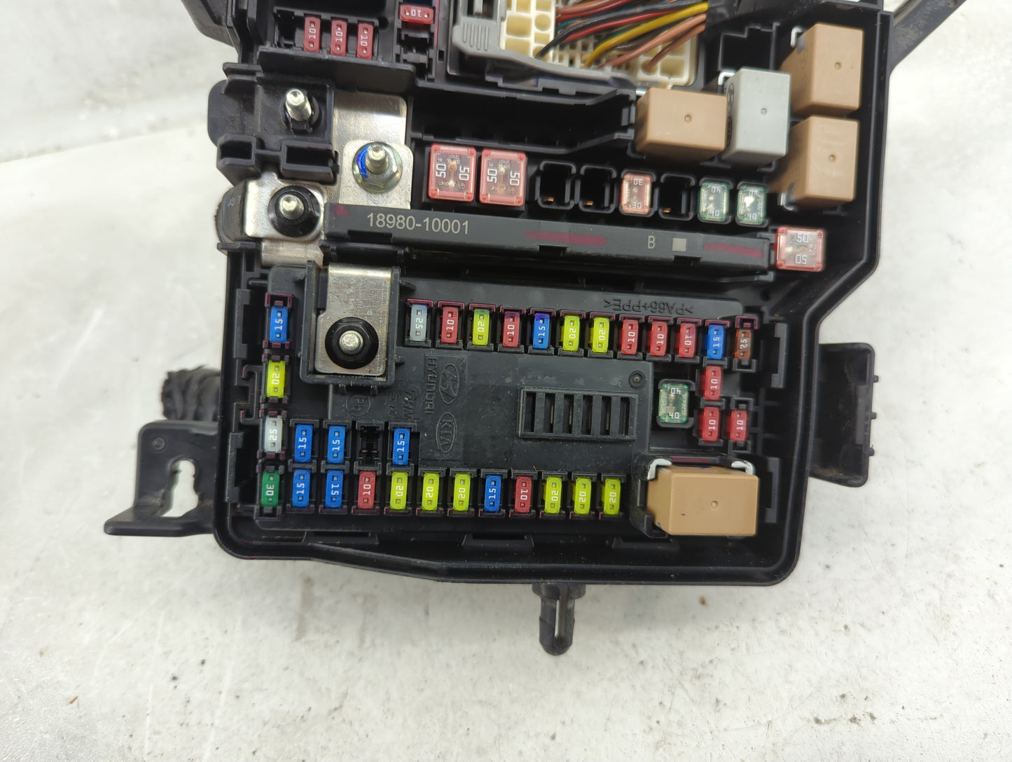 2019-2020 Hyundai Santa Fe Fusebox Fuse Box Panel Relay Module P/N:91956-S2000 Fits Fits 2019 2020 OEM Used Auto Parts - Oem
