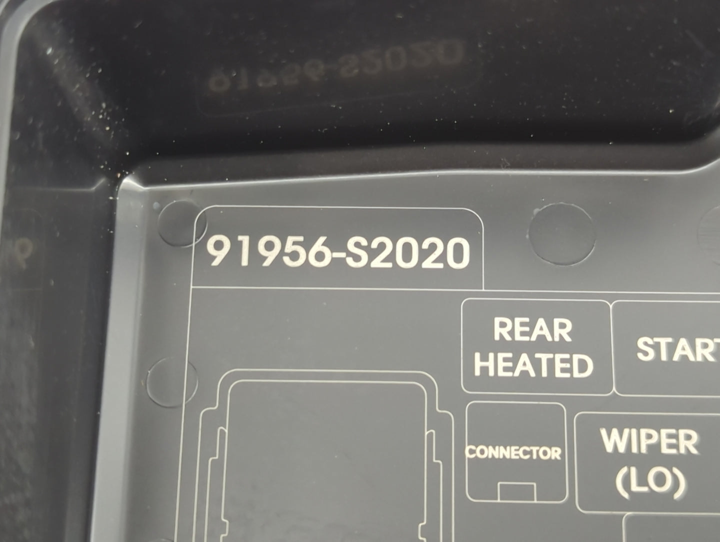 2019-2020 Hyundai Santa Fe Fusebox Fuse Box Panel Relay Module P/N:91956-S2000 Fits Fits 2019 2020 OEM Used Auto Parts - Oem