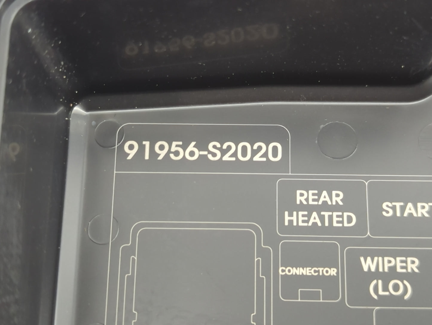 2019-2020 Hyundai Santa Fe Fusebox Fuse Box Panel Relay Module P/N:91956-S2000 Fits Fits 2019 2020 OEM Used Auto Parts - Oem