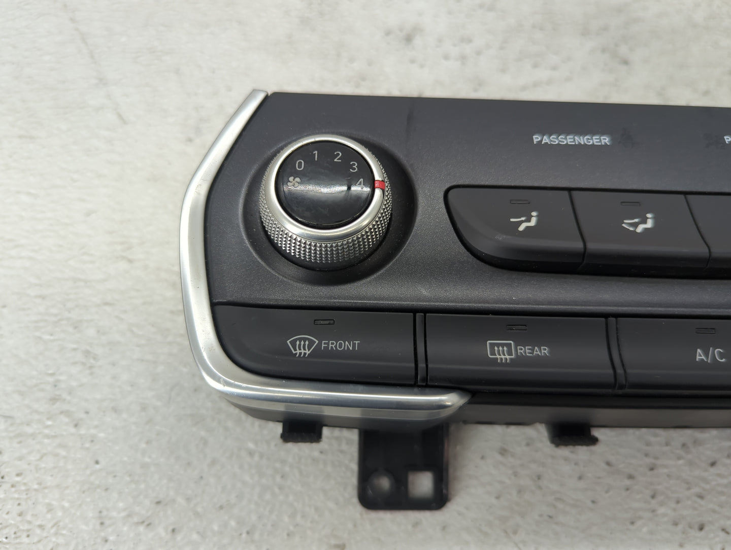 2019-2020 Hyundai Santa Fe Climate Control Module Temperature AC/Heater Replacement P/N:97250-S2AA0 T180816WK11A0000119 Fits