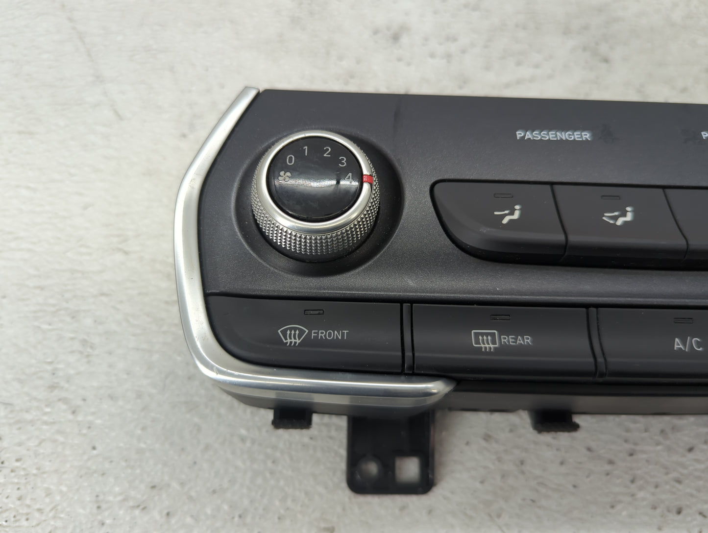 2019-2020 Hyundai Santa Fe Climate Control Module Temperature AC/Heater Replacement P/N:97250-S2AA0 T180816WK11A0000119 Fits