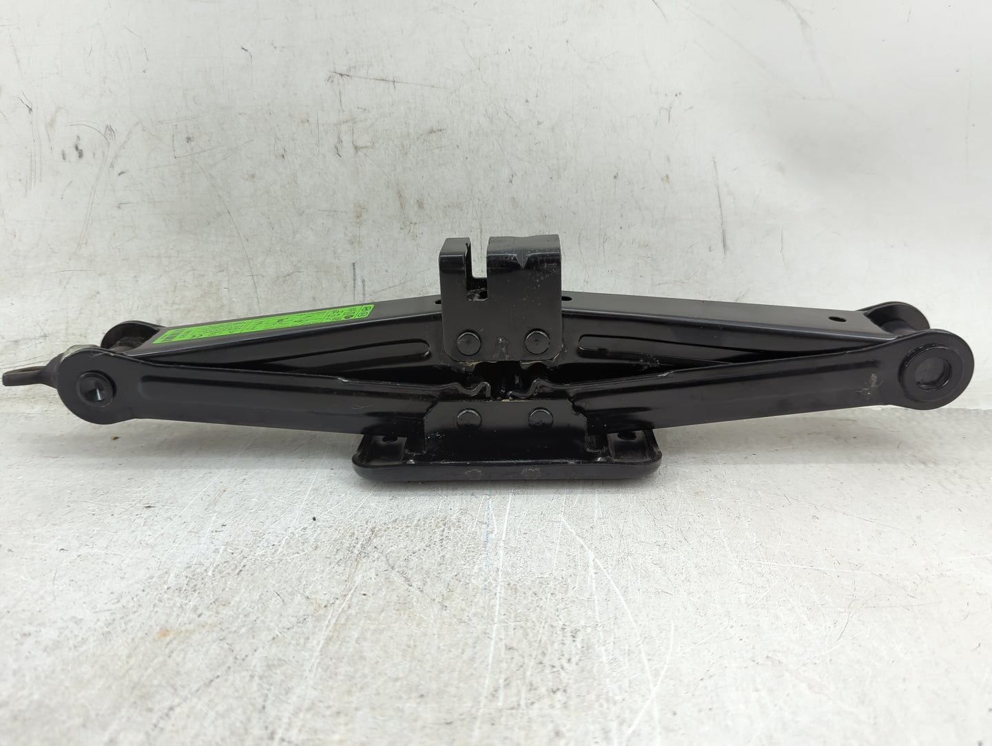 2019 Hyundai Santa Fe Spare Scissor Car Jack 1431646 - Oemusedautoparts1.com