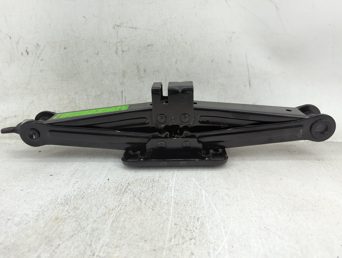 2019 Hyundai Santa Fe Spare Scissor Car Jack 1431646 - Oemusedautoparts1.com
