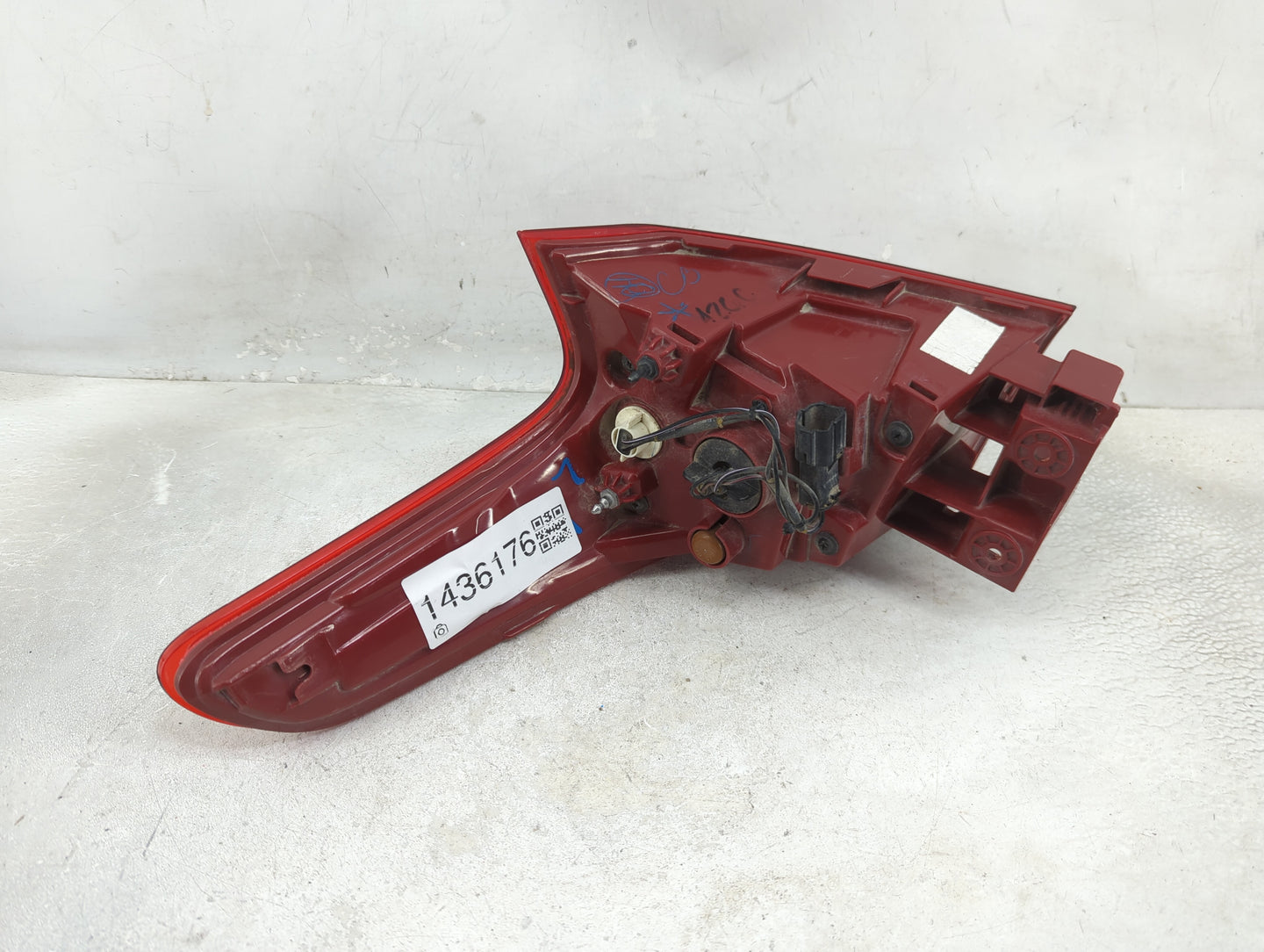 2019-2020 Hyundai Santa Fe Tail Light Assembly Driver Left OEM Fits Fits 2019 2020 OEM Used Auto Parts - Oemusedautoparts1.c
