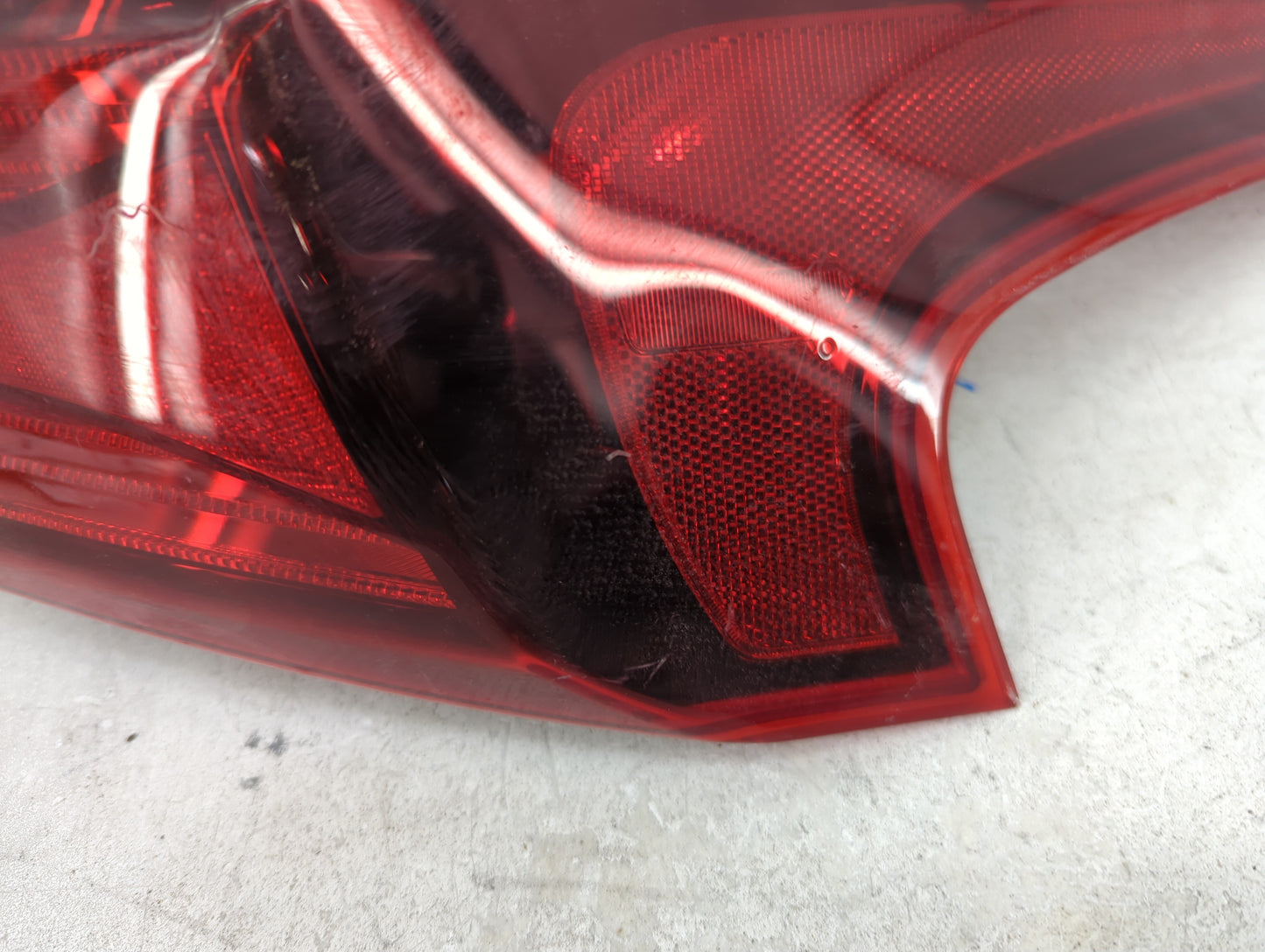 2019-2020 Hyundai Santa Fe Tail Light Assembly Passenger Right OEM P/N:92402S2100 Fits Fits 2019 2020 OEM Used Auto Parts - 