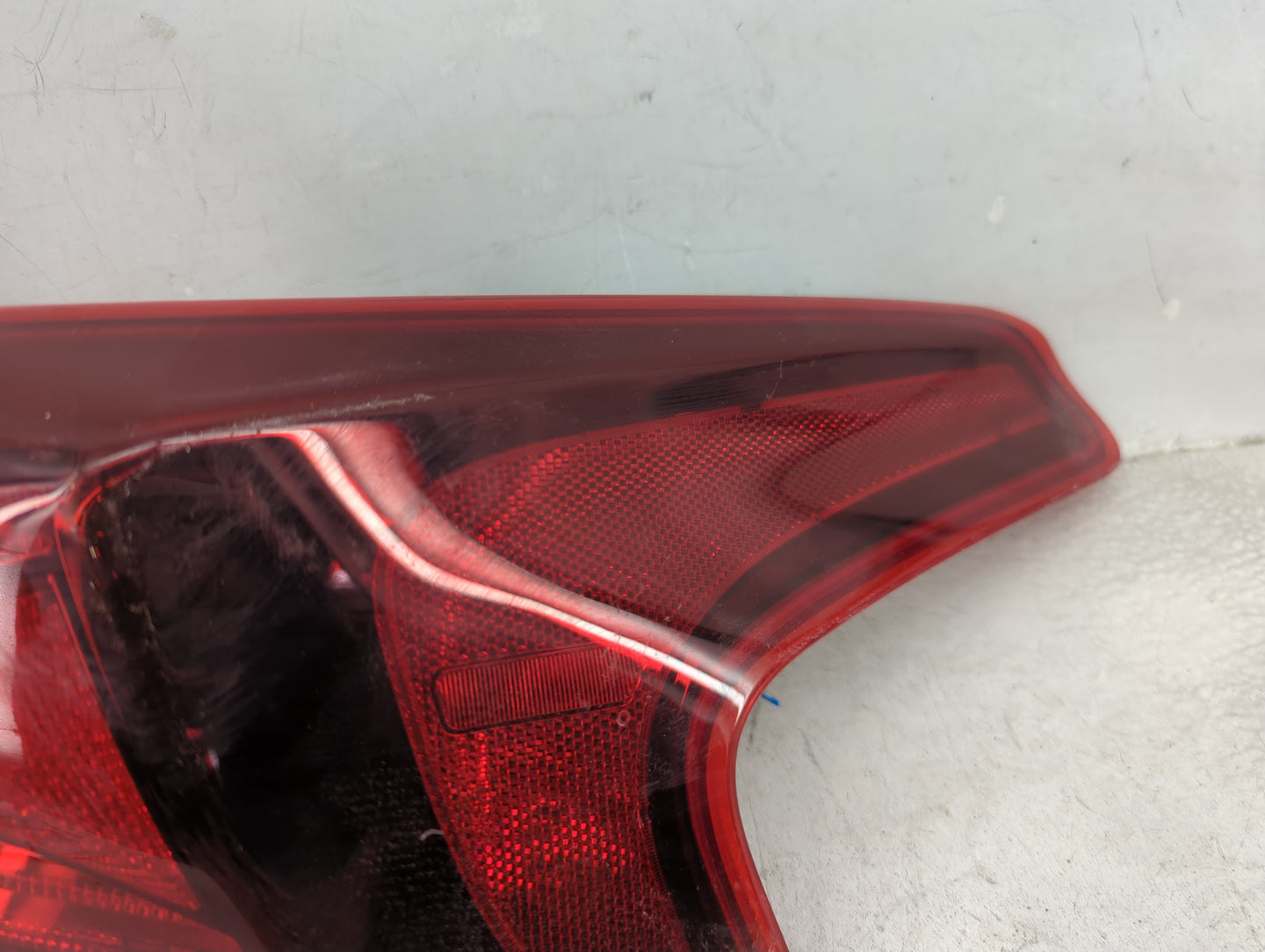 2019-2020 Hyundai Santa Fe Tail Light Assembly Passenger Right OEM P/N:92402S2100 Fits Fits 2019 2020 OEM Used Auto Parts - 