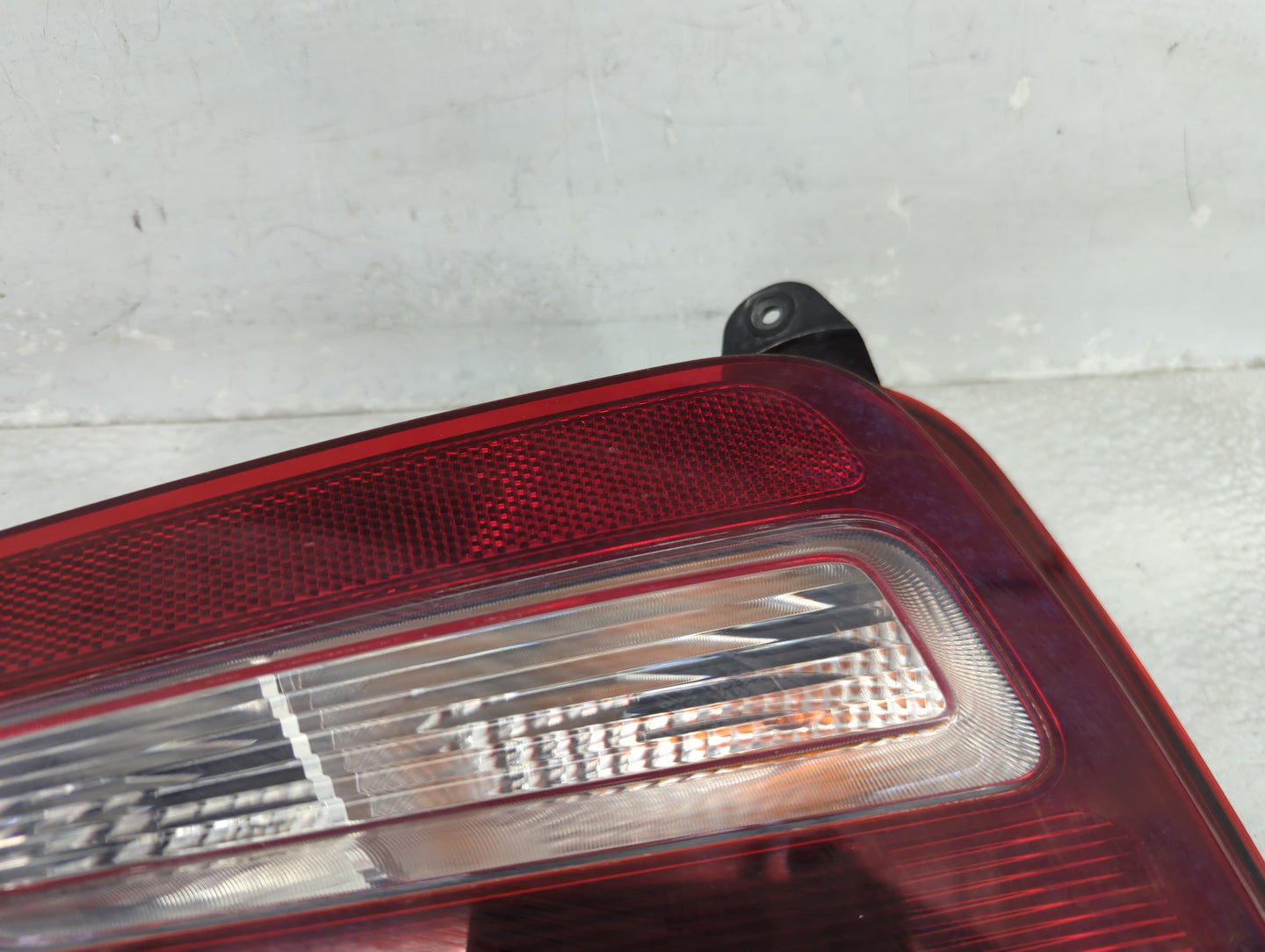 2019-2020 Hyundai Santa Fe Tail Light Assembly Passenger Right OEM P/N:92406-S1100 92406-S1000 Fits Fits 2019 2020 OEM Used 