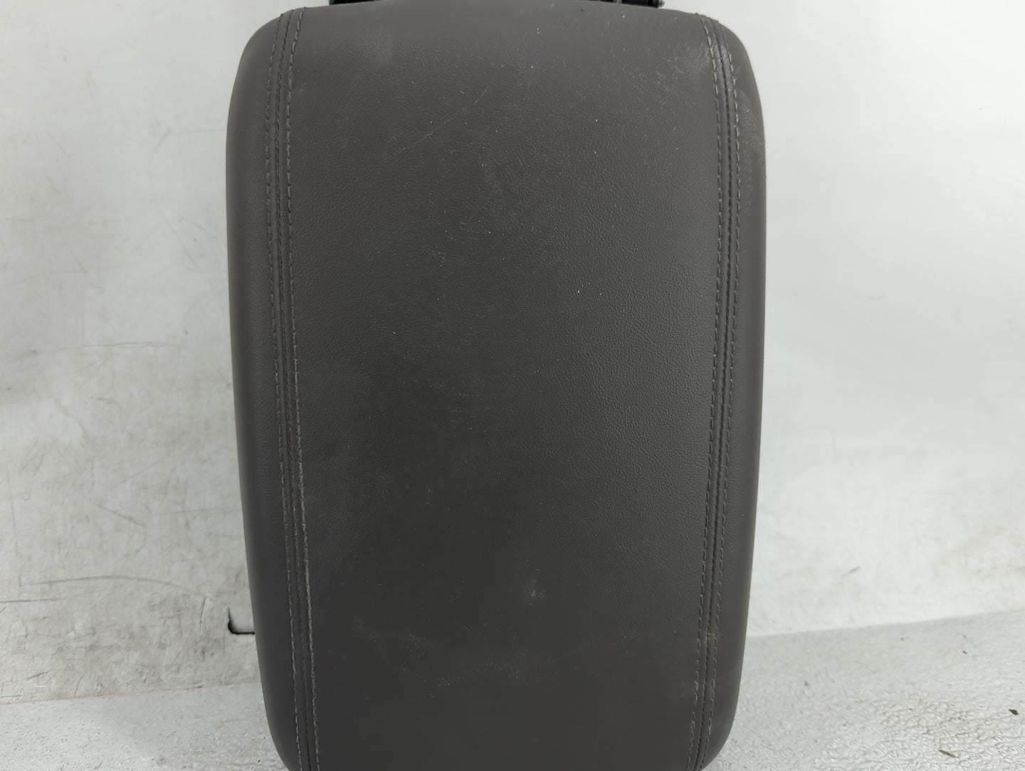 2019 Hyundai Santa Fe Center Console Armrest Cover Lid Fits OEM Used Auto Parts - Oemusedautoparts1.com