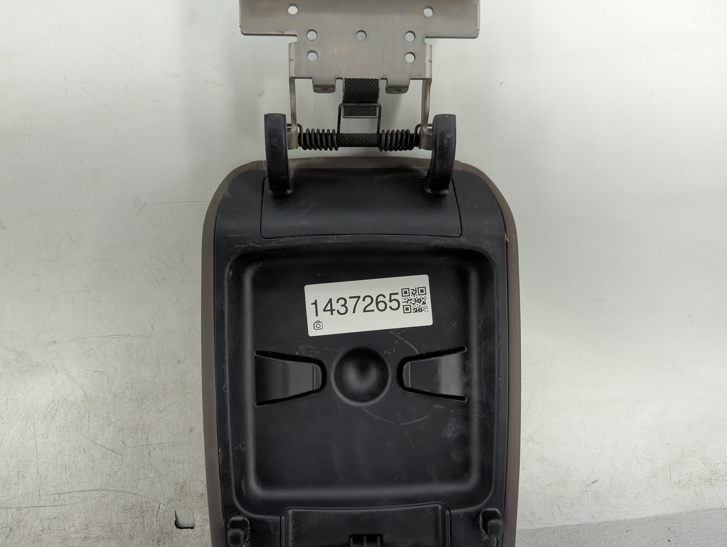 2019 Hyundai Santa Fe Center Console Armrest Cover Lid Fits OEM Used Auto Parts - Oemusedautoparts1.com