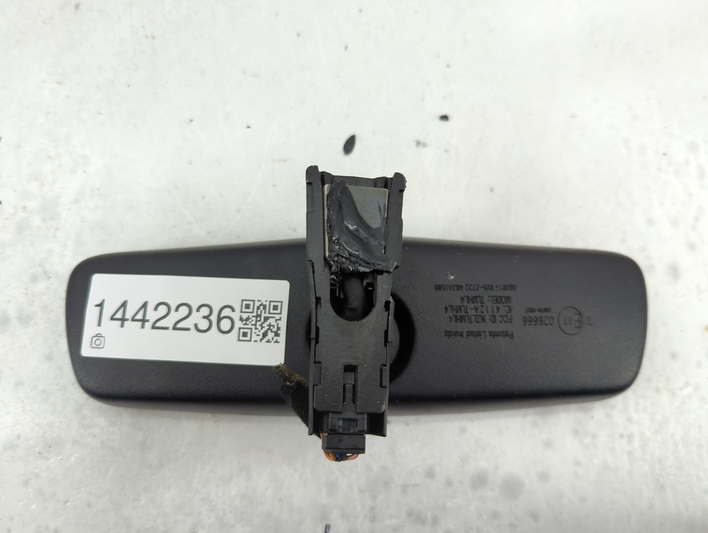 2015-2019 Hyundai Santa Fe Interior Rear View Mirror Replacement OEM P/N:4112A-TLMHL4 E11026666 Fits OEM Used Auto Parts - O