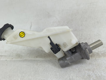 2013-2019 Hyundai Santa Fe Brake Master Cylinder - Oemusedautoparts1.com
