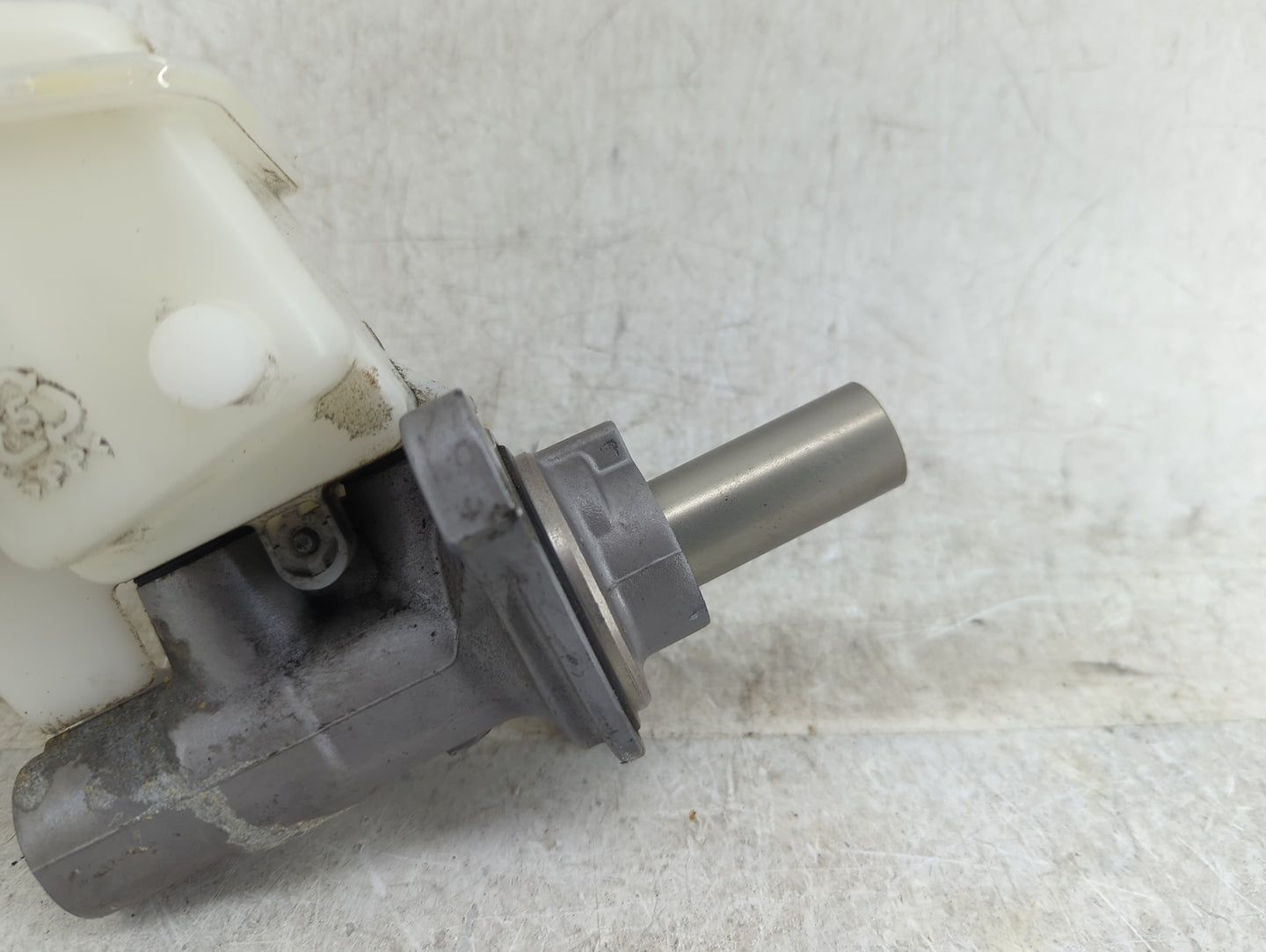 2013-2019 Hyundai Santa Fe Brake Master Cylinder 1451352 - Oemusedautoparts1.com