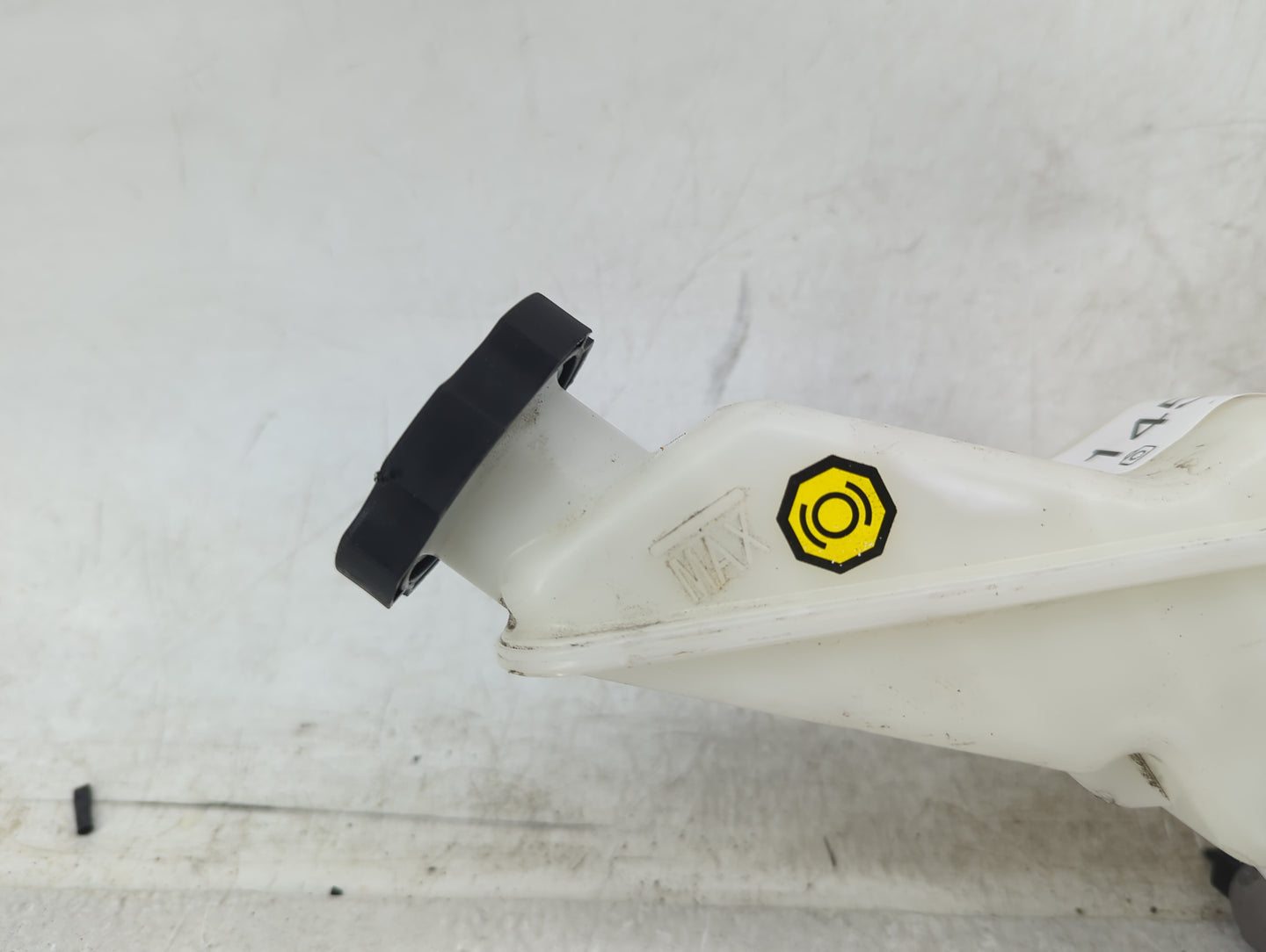 2013-2019 Hyundai Santa Fe Brake Master Cylinder 1451352 - Oemusedautoparts1.com