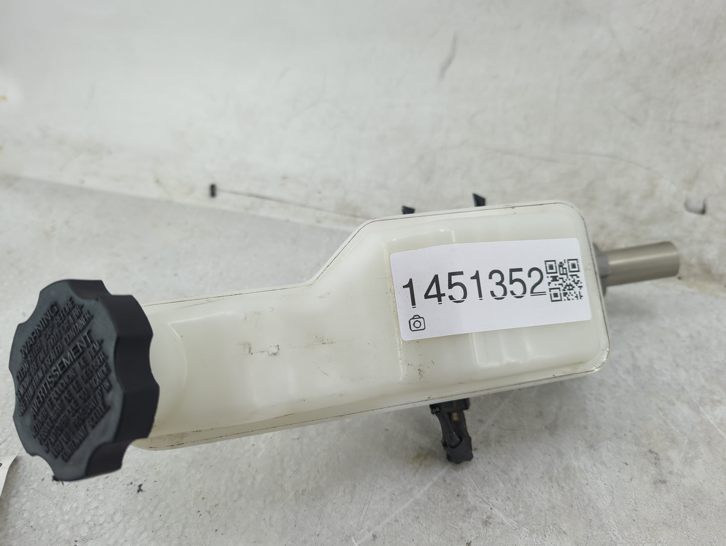 2013-2019 Hyundai Santa Fe Brake Master Cylinder 1451352 - Oemusedautoparts1.com