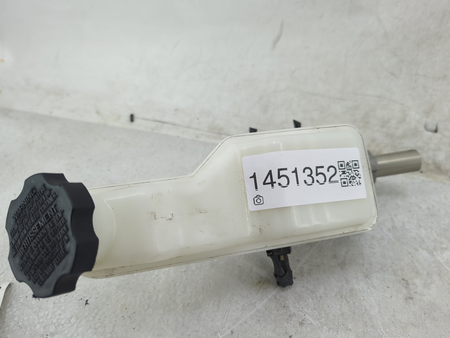 2013-2019 Hyundai Santa Fe Brake Master Cylinder 1451352 - Oemusedautoparts1.com