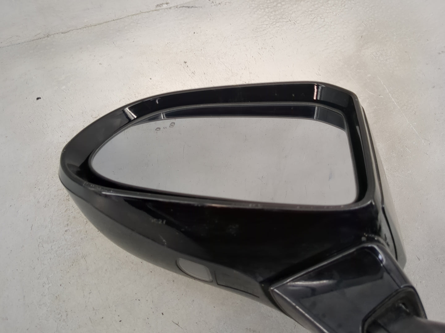 2019 Hyundai Santa Fe Driver Side View Mirror - Left Door Mirror OEM Used - Oemusedautoparts1.com