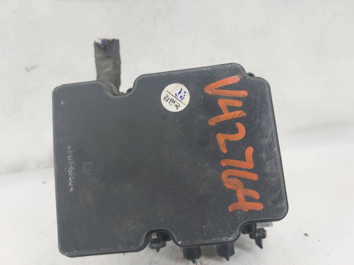 2019-2020 Hyundai Santa Fe Anti-Lock Brake ABS Pump Module Actuator OEM P/N:58910-S2650 58900-S2650 Fits Fits 2019 2020 OEM 