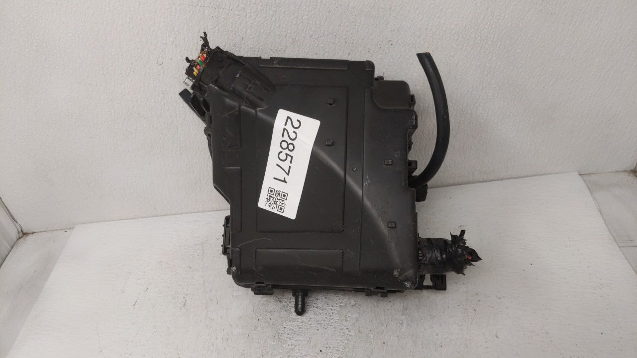 2019-2020 Hyundai Santa Fe Fusebox Fuse Box Panel Relay Module P/N:91200S2410TA 91200S2400TA Fits Fits 2019 2020 OEM Used Au