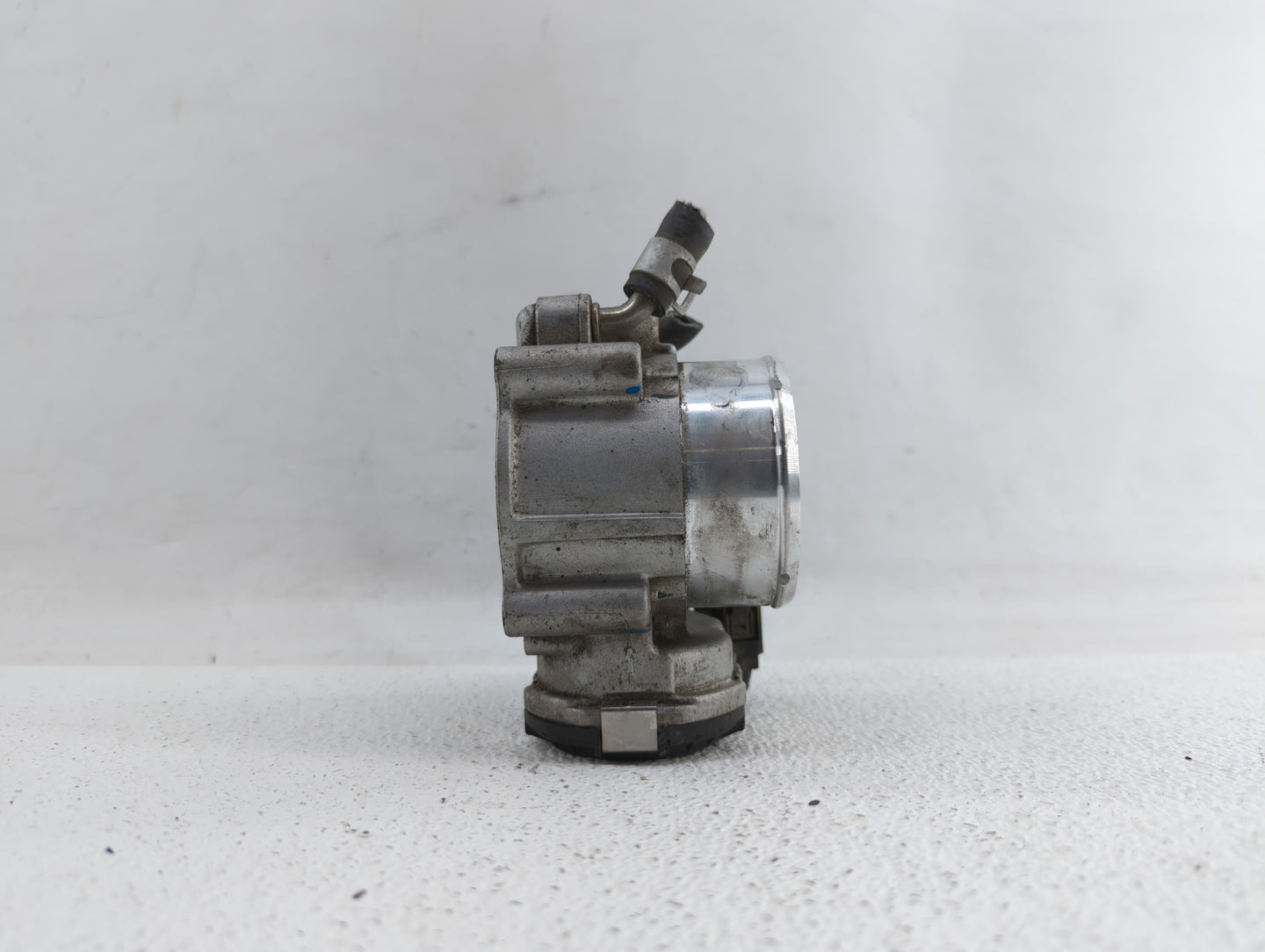 2019 Hyundai Santa Fe Throttle Body P/N:35100-2G600 Fits Fits 2015 2016 2017 2018 OEM Used Auto Parts - Oemusedautoparts1.co
