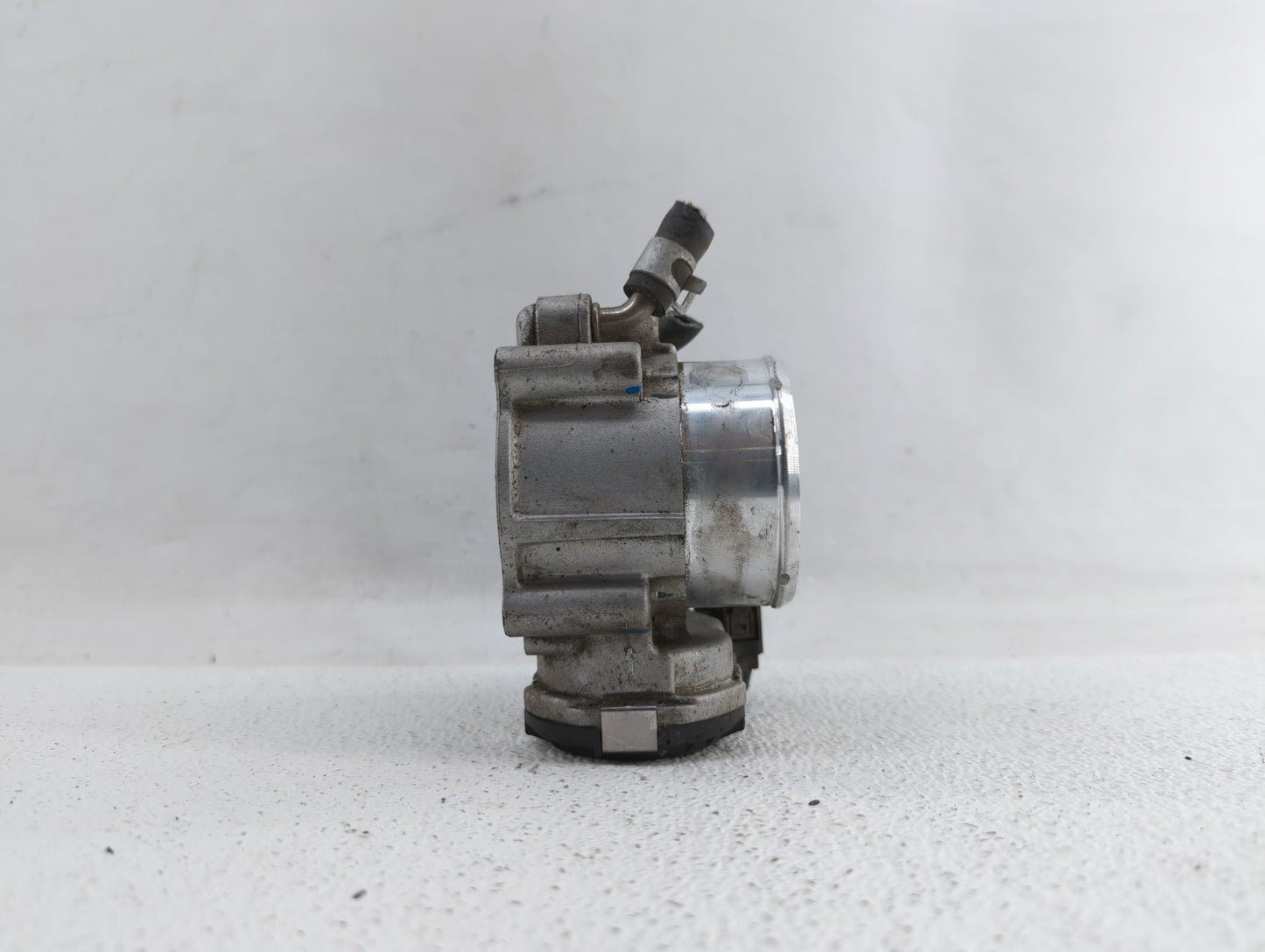 2019 Hyundai Santa Fe Throttle Body P/N:35100-2G600 Fits Fits 2015 2016 2017 2018 OEM Used Auto Parts - Oemusedautoparts1.co