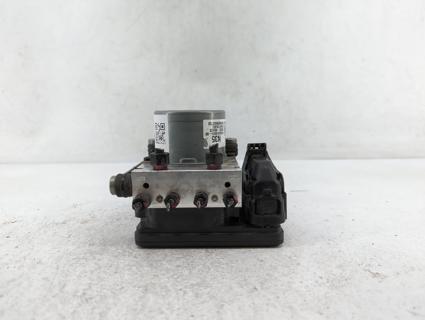 2017-2018 Hyundai Santa Fe ABS Pump Control Module Replacement P/N:58920-B8AC0 Fits Fits 2017 2018 OEM Used Auto Parts - Oem