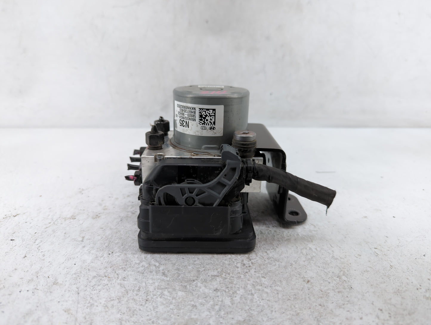2017-2018 Hyundai Santa Fe ABS Pump Control Module Replacement P/N:58920-B8AC0 Fits Fits 2017 2018 OEM Used Auto Parts - Oem