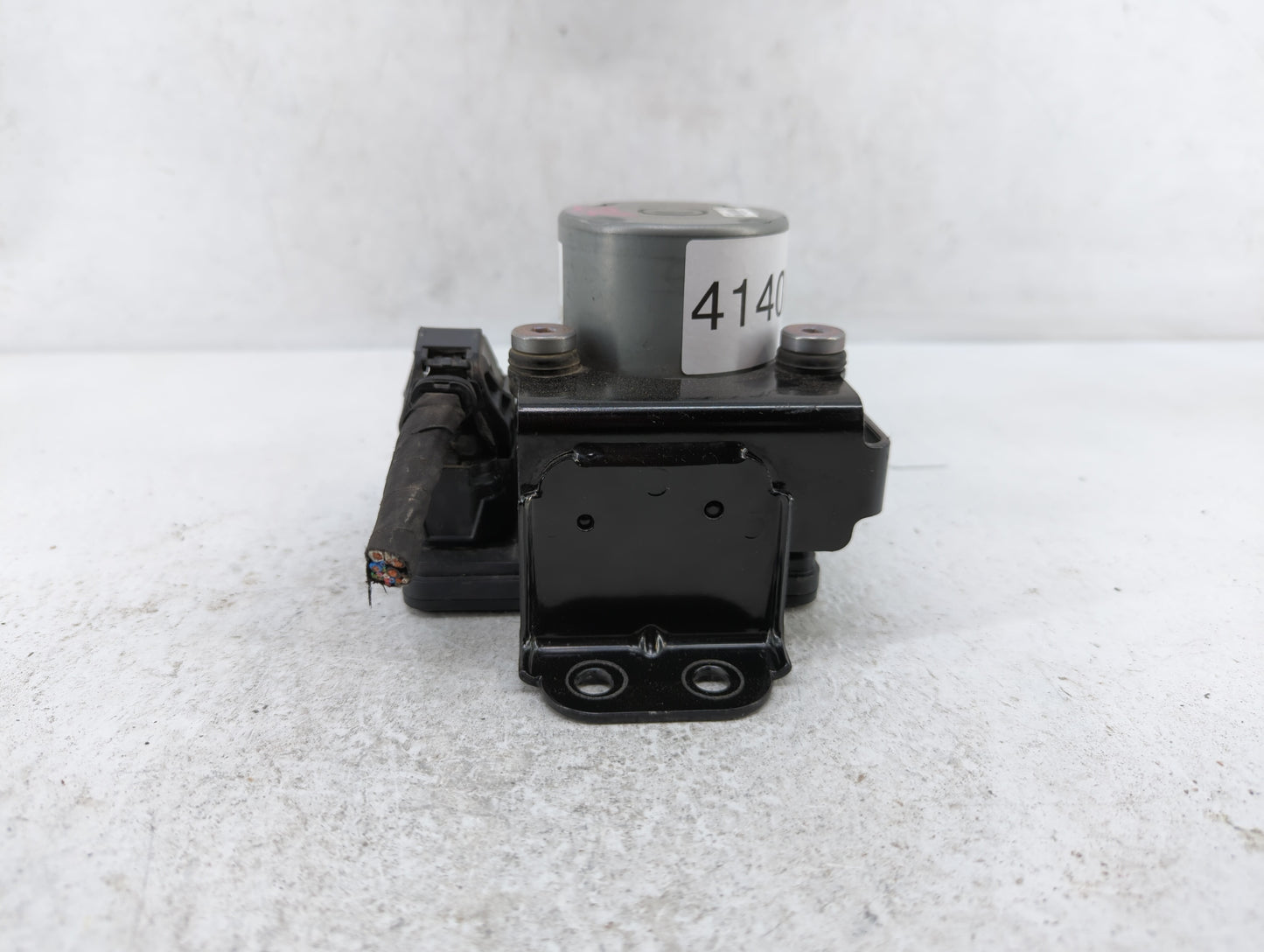 2017-2018 Hyundai Santa Fe ABS Pump Control Module Replacement P/N:58920-B8AC0 Fits Fits 2017 2018 OEM Used Auto Parts - Oem