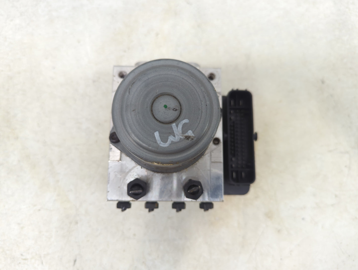 2019-2020 Hyundai Santa Fe ABS Pump Control Module Replacement P/N:58910-S2500 Fits Fits 2019 2020 OEM Used Auto Parts - Oem
