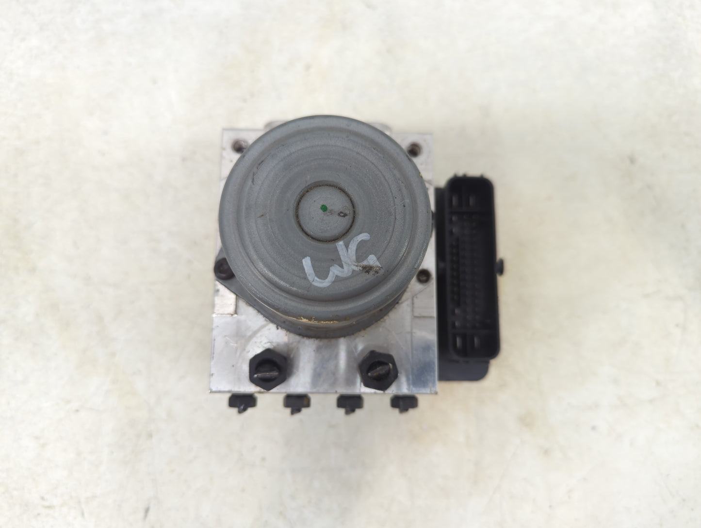 2019-2020 Hyundai Santa Fe ABS Pump Control Module Replacement P/N:58910-S2500 Fits Fits 2019 2020 OEM Used Auto Parts - Oem