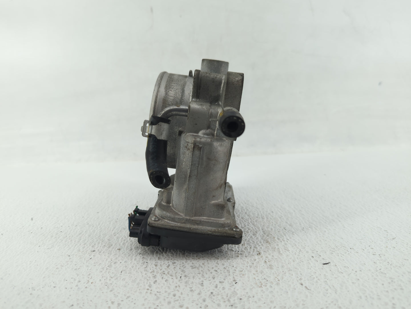 2013-2018 Hyundai Santa Fe Throttle Body P/N:35100-3CAA0 Fits Fits 2012 2013 2014 2015 2016 2017 2018 OEM Used Auto Parts - 