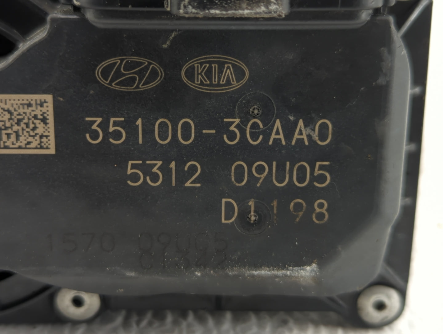 2013-2018 Hyundai Santa Fe Throttle Body P/N:35100-3CAA0 Fits Fits 2012 2013 2014 2015 2016 2017 2018 OEM Used Auto Parts - 