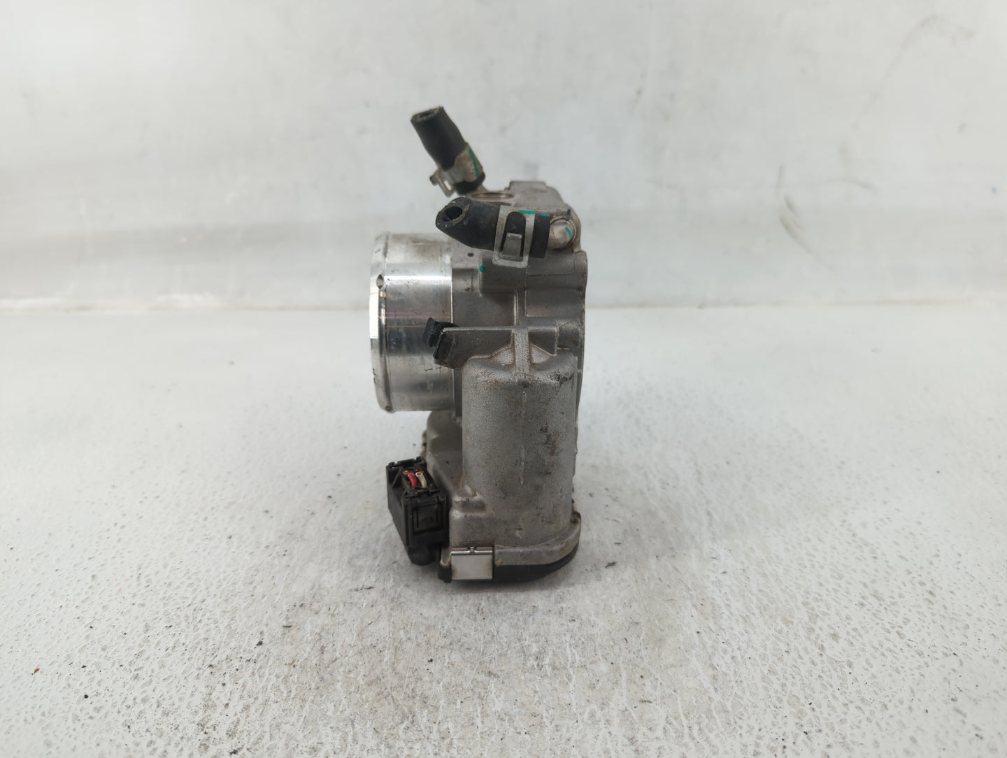 2019-2020 Hyundai Santa Fe Throttle Body P/N:35100-2G600 Fits Fits 2015 2016 2017 2018 2019 2020 2021 OEM Used Auto Parts - 