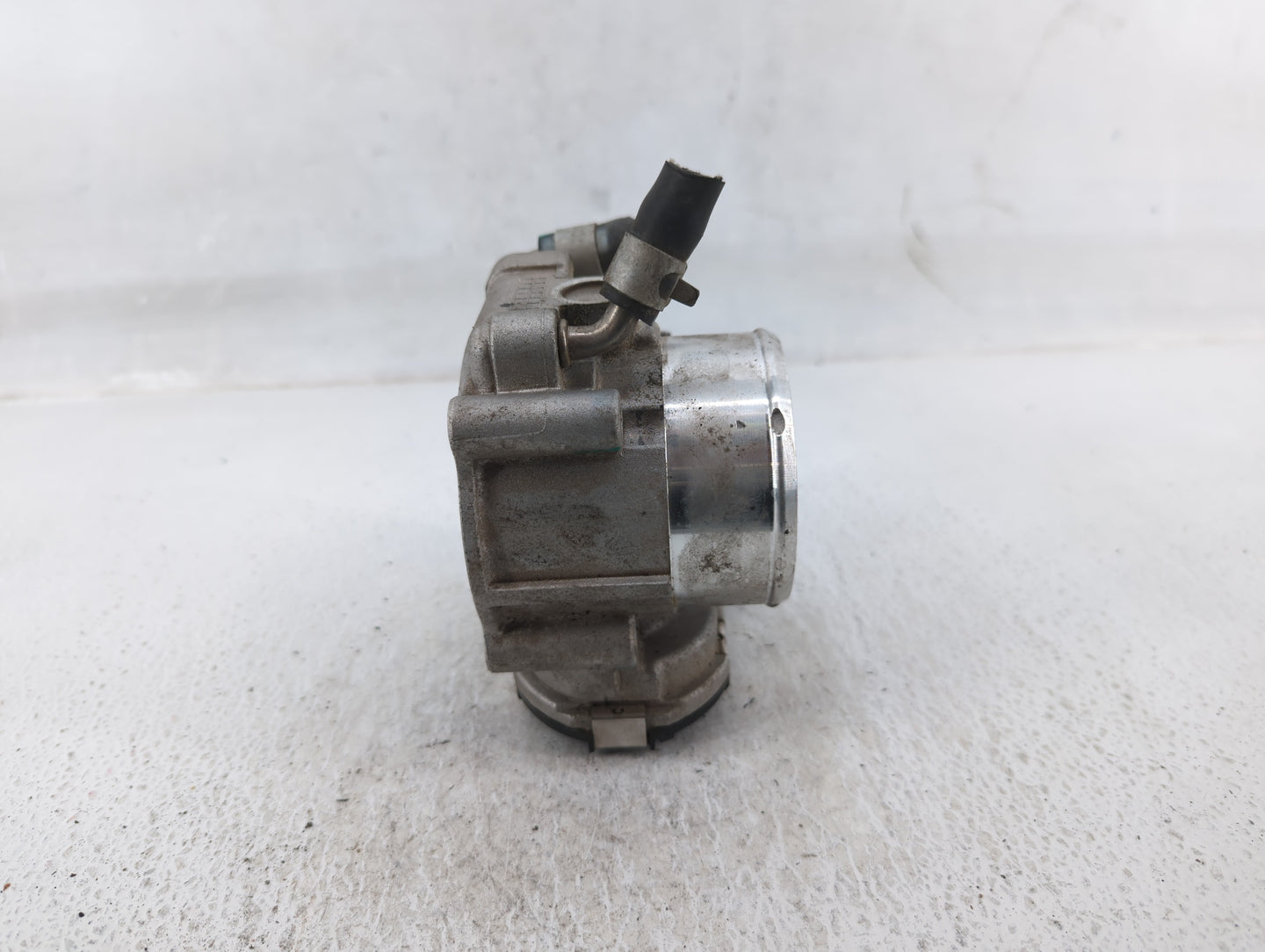 2019-2020 Hyundai Santa Fe Throttle Body P/N:35100-2G600 Fits Fits 2015 2016 2017 2018 2019 2020 2021 OEM Used Auto Parts - 