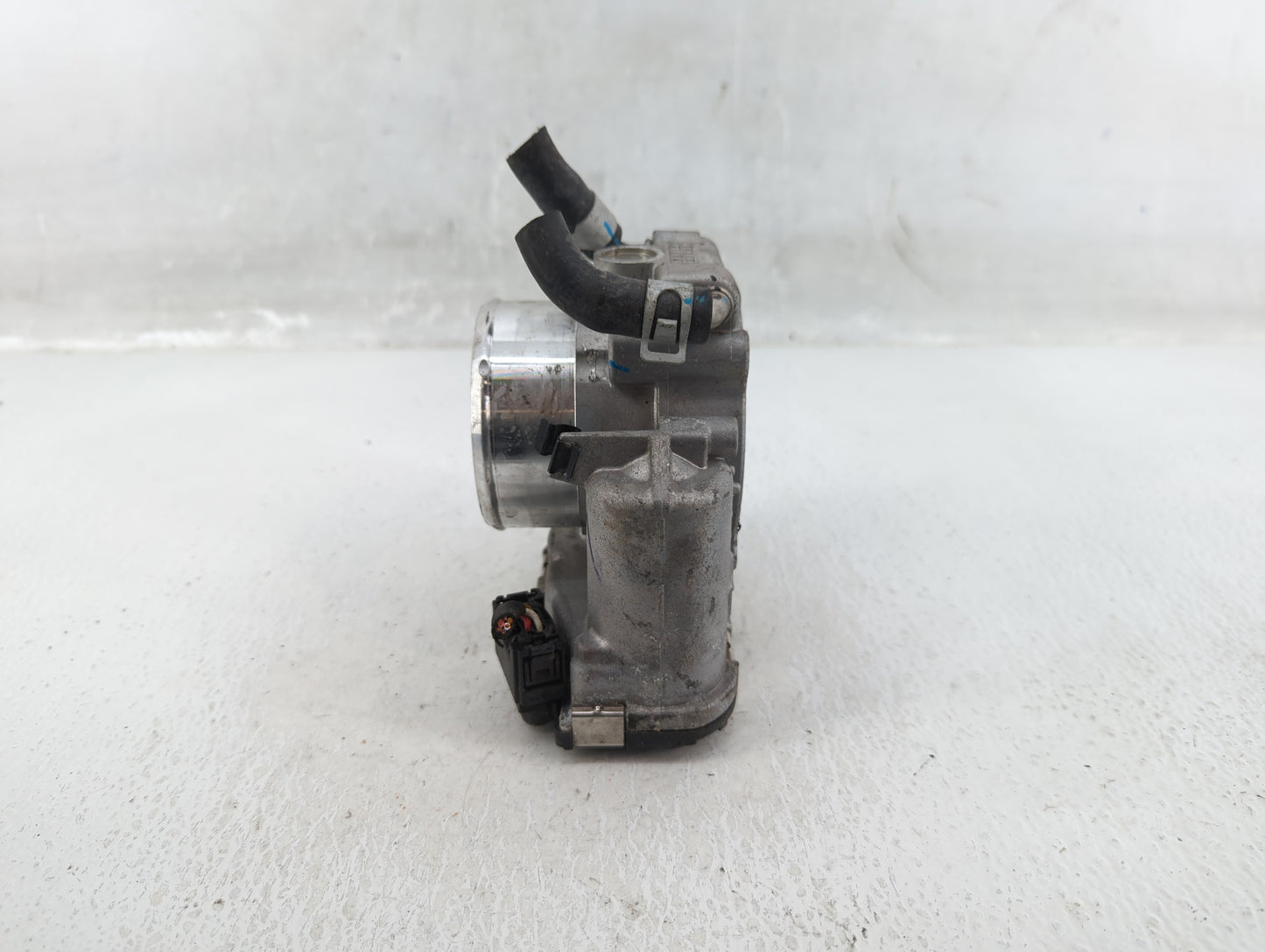 2019-2020 Hyundai Santa Fe Throttle Body P/N:35100-2G600 Fits Fits 2015 2016 2017 2018 2019 2020 2021 OEM Used Auto Parts - 