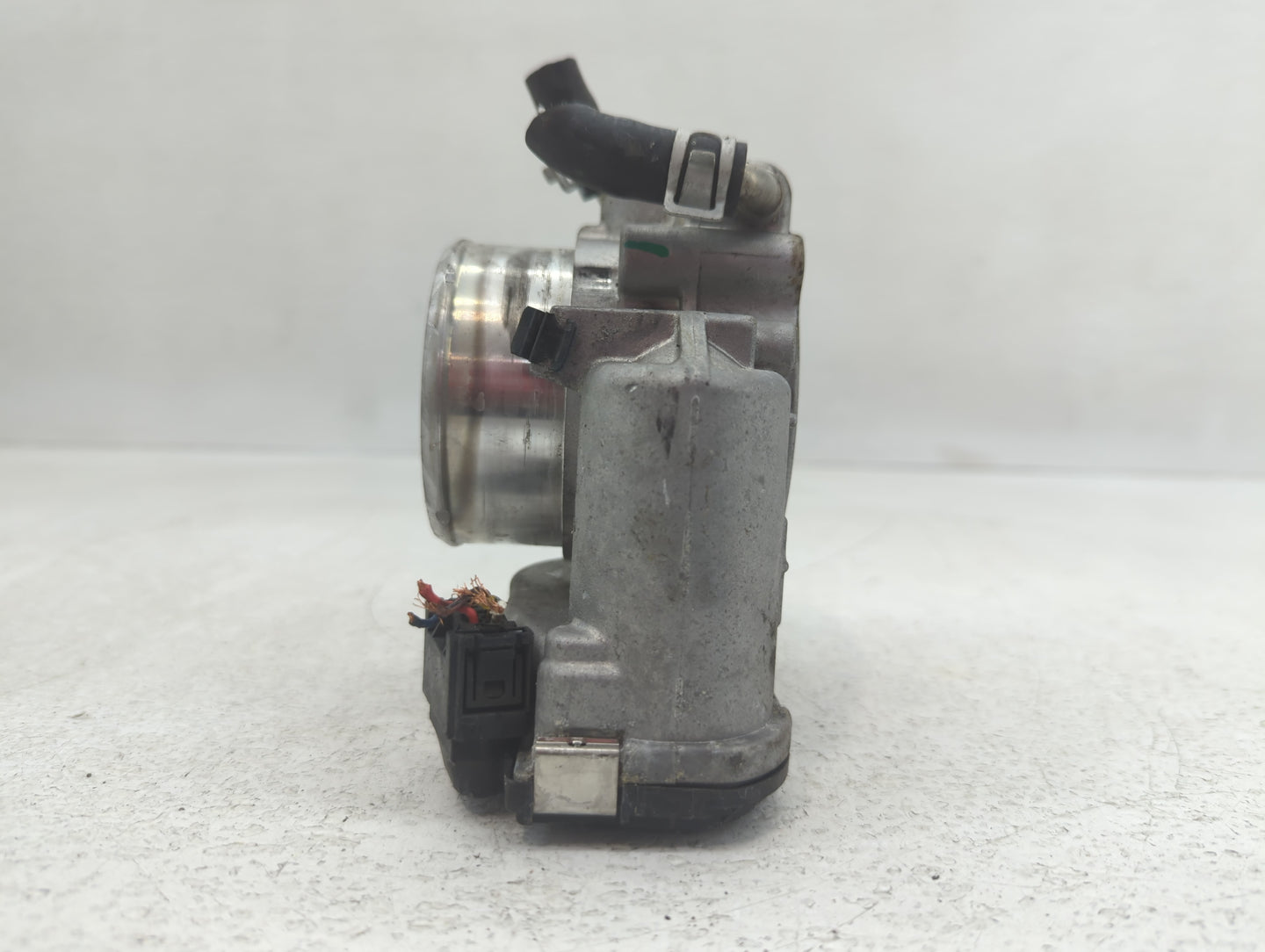 2019-2020 Hyundai Santa Fe Throttle Body P/N:35100-2G600 Fits Fits 2015 2016 2017 2018 2019 2020 2021 OEM Used Auto Parts - 