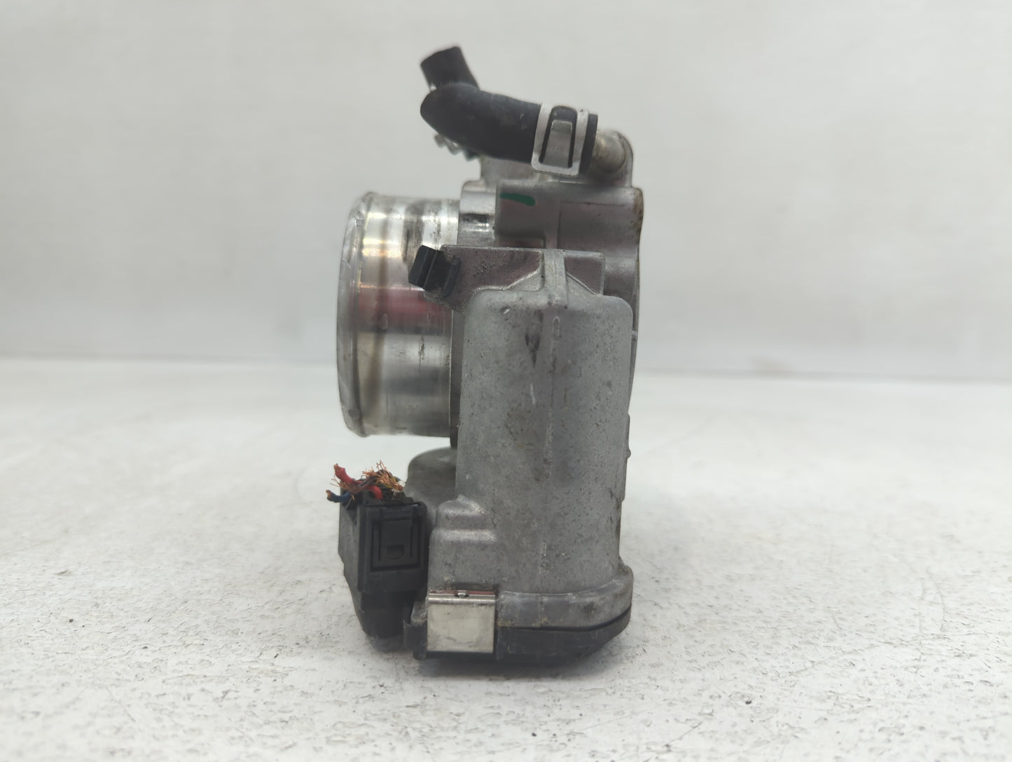 2019-2020 Hyundai Santa Fe Throttle Body P/N:35100-2G600 Fits Fits 2015 2016 2017 2018 2019 2020 2021 OEM Used Auto Parts - 