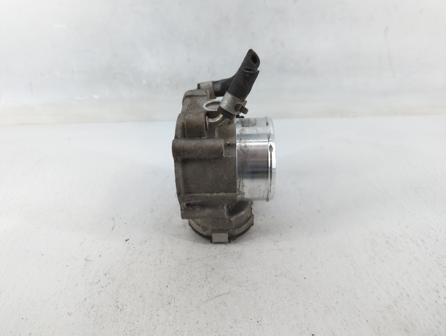 2019-2020 Hyundai Santa Fe Throttle Body P/N:35100-2G600 Fits Fits 2015 2016 2017 2018 2019 2020 2021 OEM Used Auto Parts - 