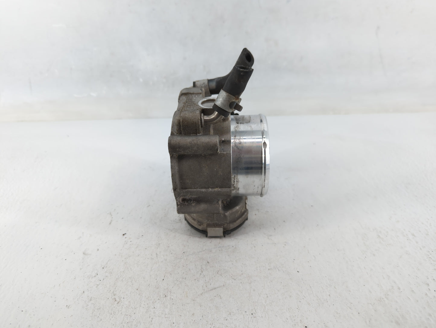 2019-2020 Hyundai Santa Fe Throttle Body P/N:35100-2G600 Fits Fits 2015 2016 2017 2018 2019 2020 2021 OEM Used Auto Parts - 