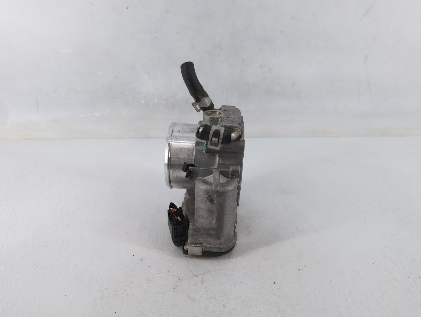 2019-2020 Hyundai Santa Fe Throttle Body P/N:35100-2G600 Fits Fits 2015 2016 2017 2018 2019 2020 2021 OEM Used Auto Parts - 