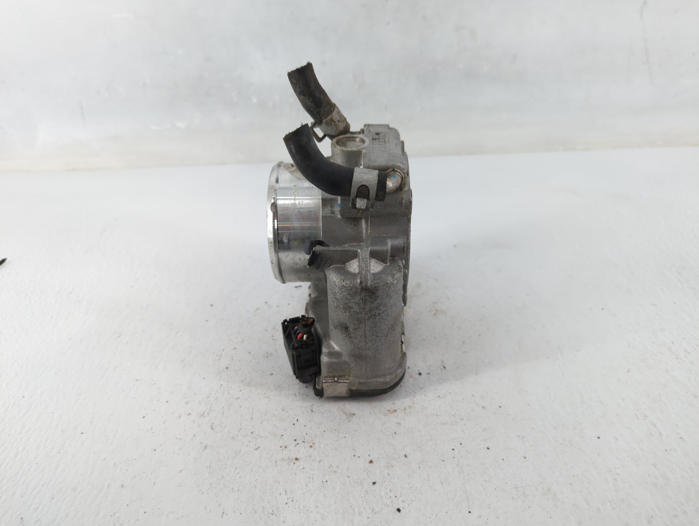2019-2020 Hyundai Santa Fe Throttle Body P/N:35100-2G600 Fits Fits 2015 2016 2017 2018 2019 2020 2021 OEM Used Auto Parts - 