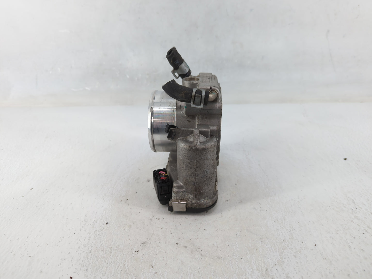 2019-2020 Hyundai Santa Fe Throttle Body P/N:35100-2G600 Fits Fits 2015 2016 2017 2018 2019 2020 2021 OEM Used Auto Parts - 