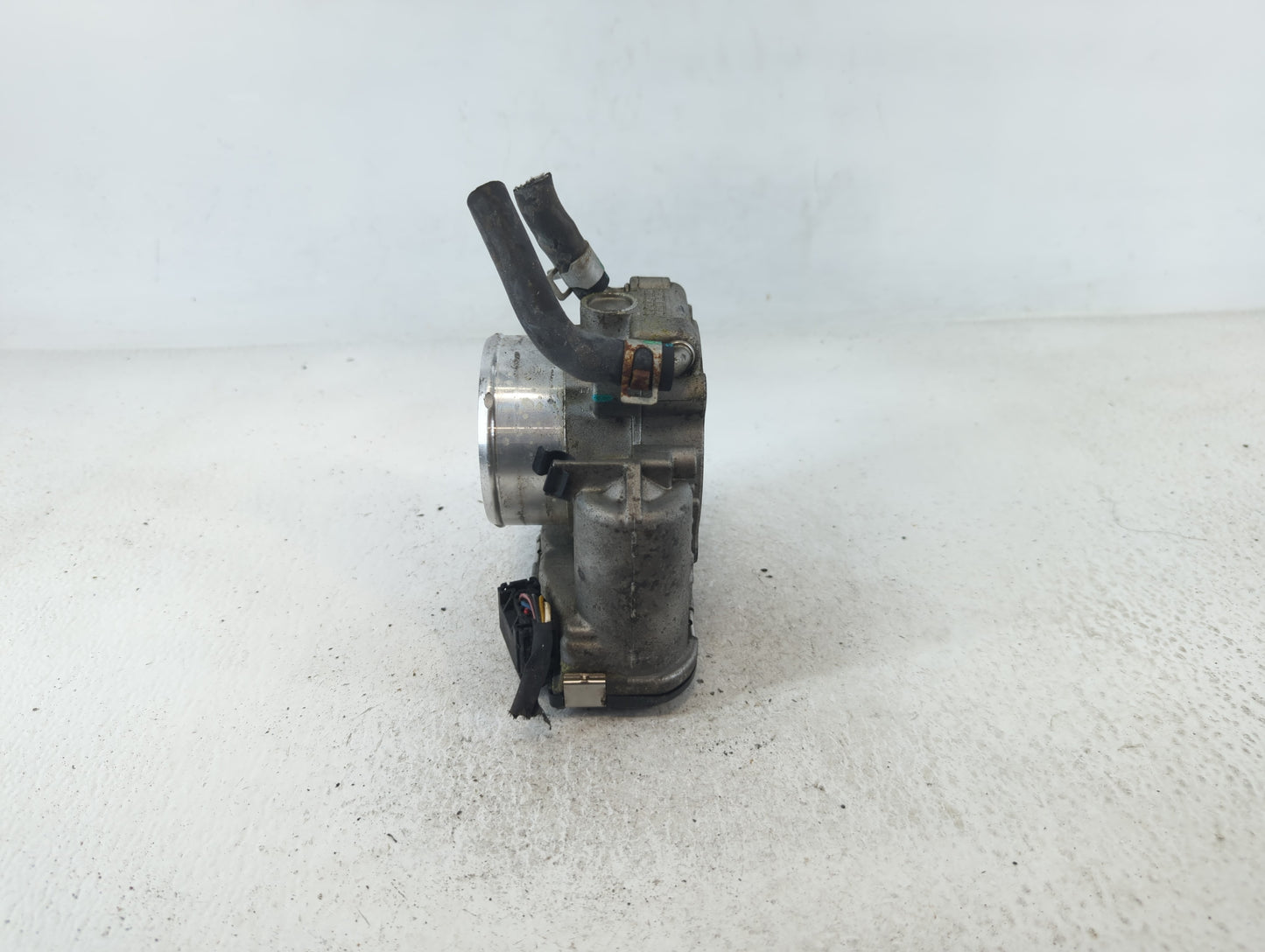 2019-2020 Hyundai Santa Fe Throttle Body P/N:35100-2G600 Fits Fits 2015 2016 2017 2018 2019 2020 2021 OEM Used Auto Parts - 